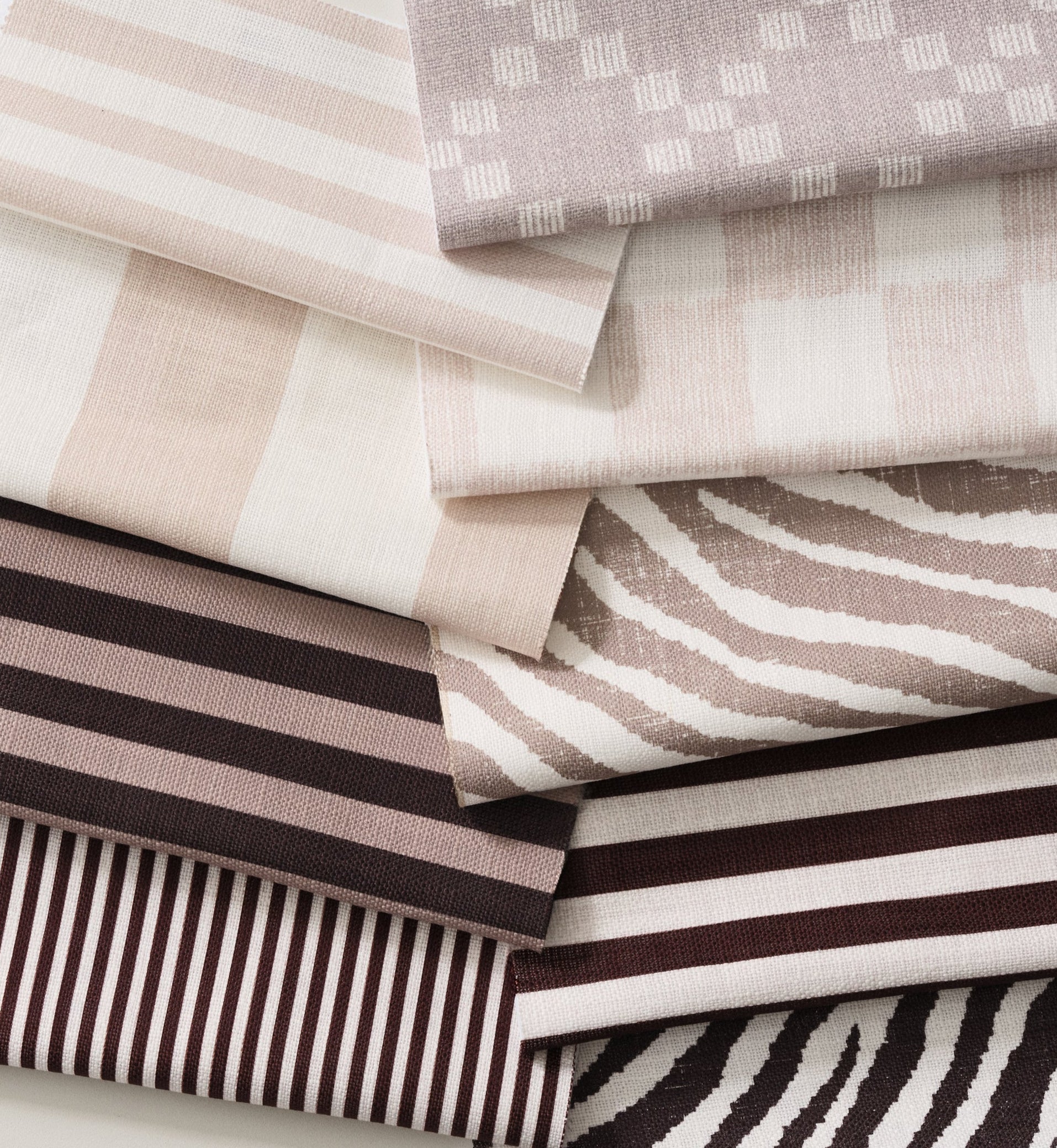 Crafted in NYC
We obsess over the details so you don't have to. The soft furniture collection is designed in two luxurious fabrics: textured linen weave and boucle, available in over 30+ patterns and colors. And it's only the beginning.