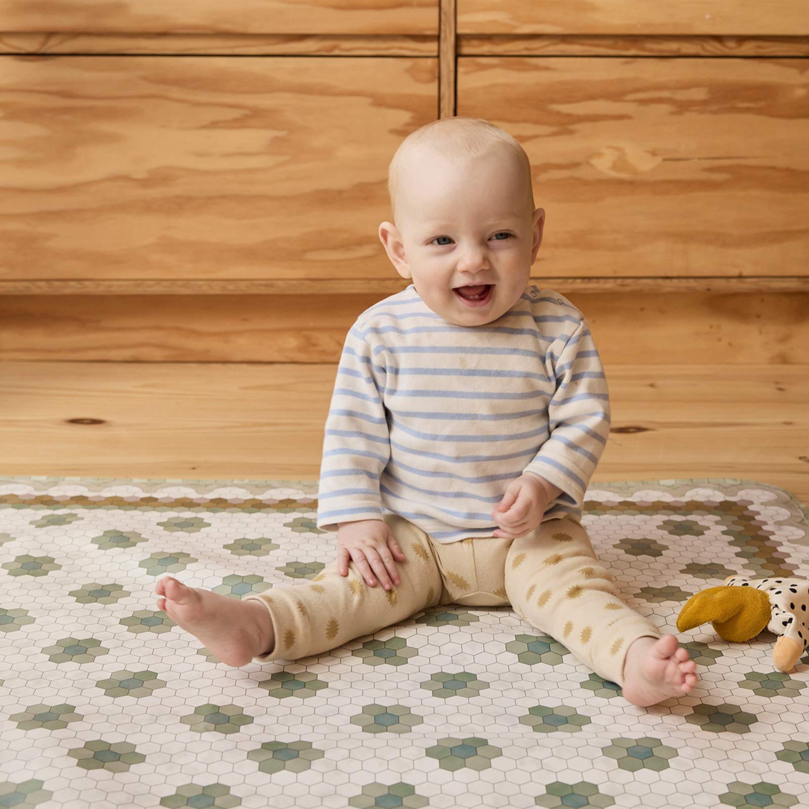 Anywhere Highchair Mat | Daisy