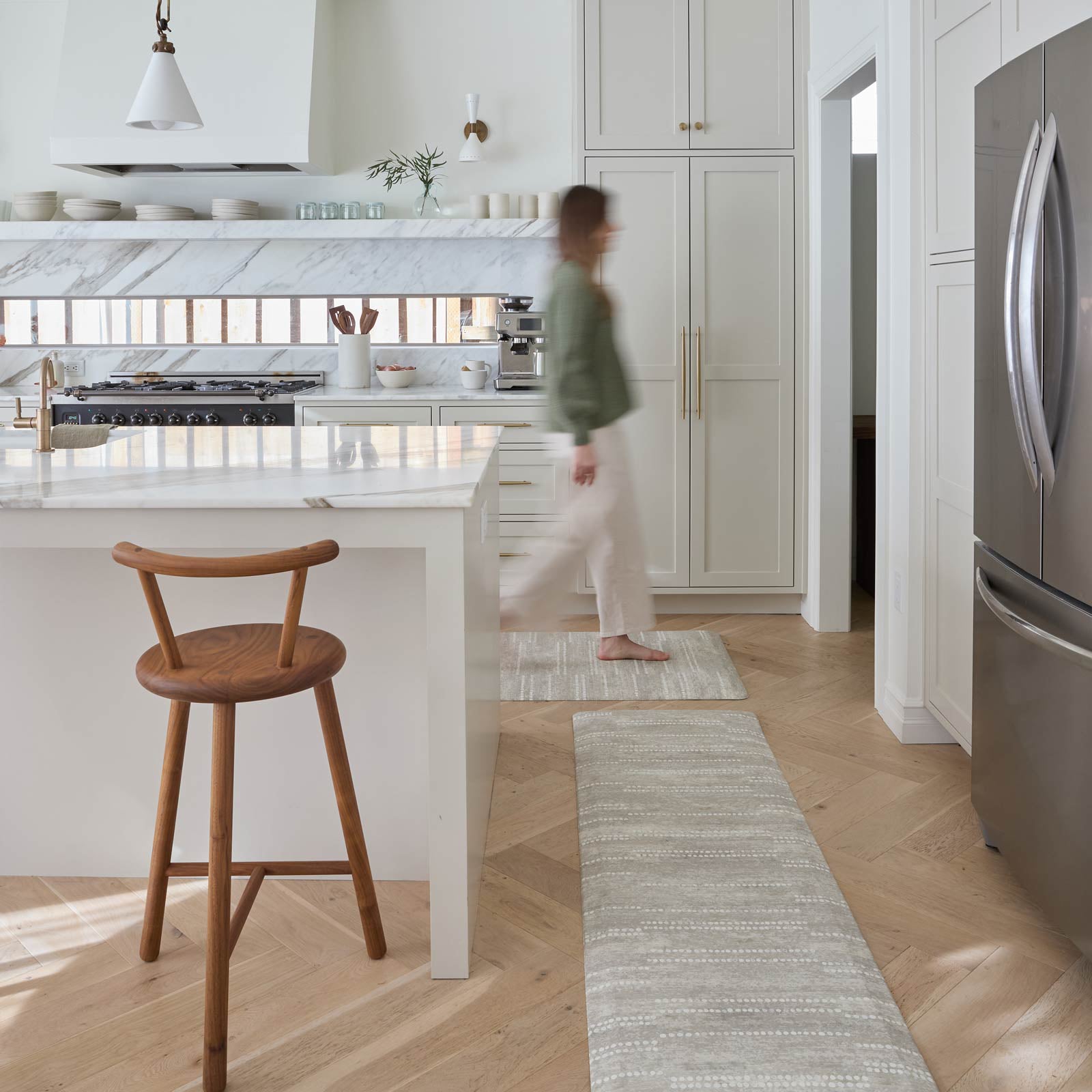 Find Your Perfect Size
For Everywhere You Stand
Find your perfect fit (and feel). Our anti-fatigue standing mats are available in multiple sizes to fit any space, from the kitchen, the laundry room, the workspace and everywhere in between.