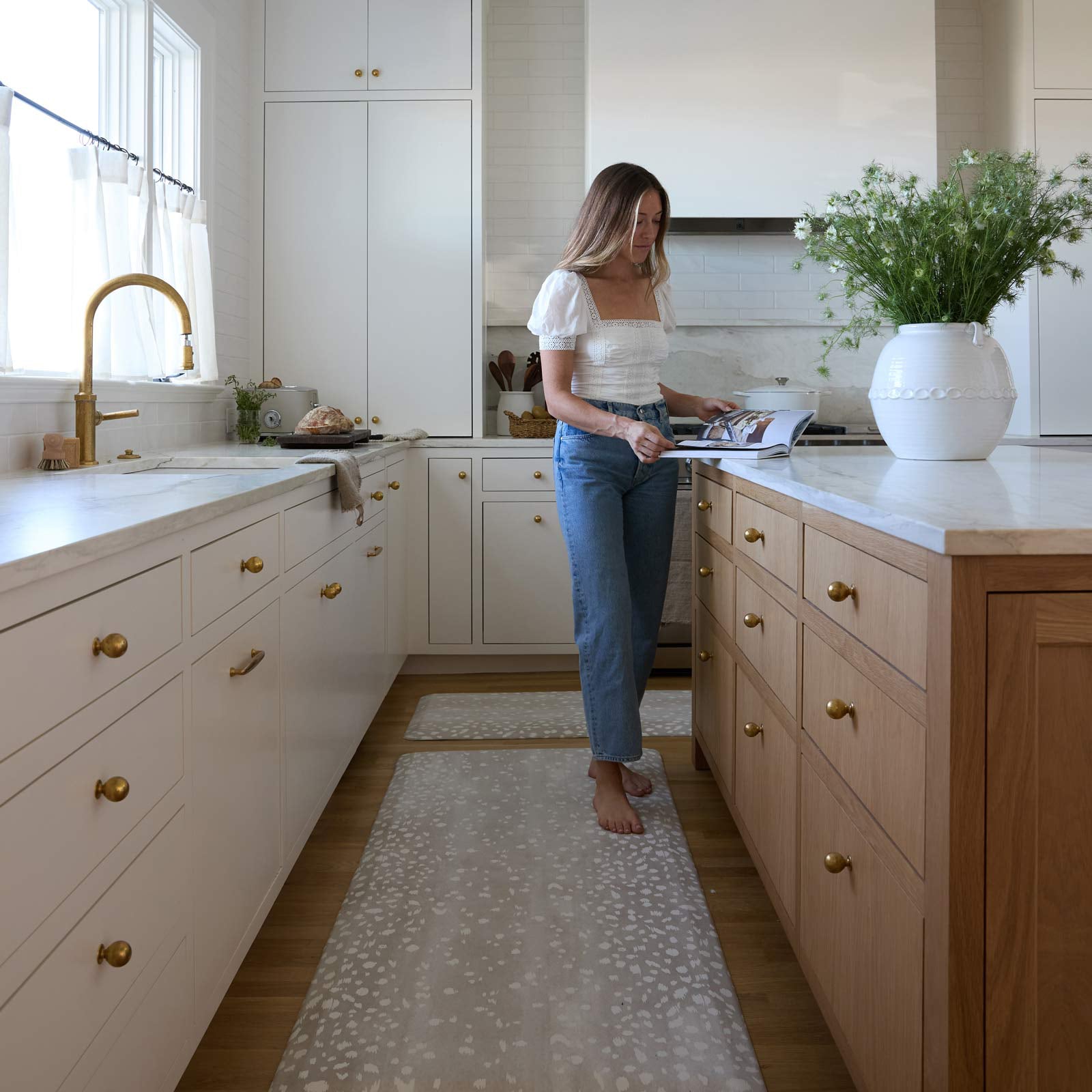 Find Your Perfect Size
For Everywhere You Stand
Find your perfect fit (and feel). Our anti-fatigue standing mats are available in multiple sizes to fit any space, from the kitchen, the laundry room, the workspace and everywhere in between.
