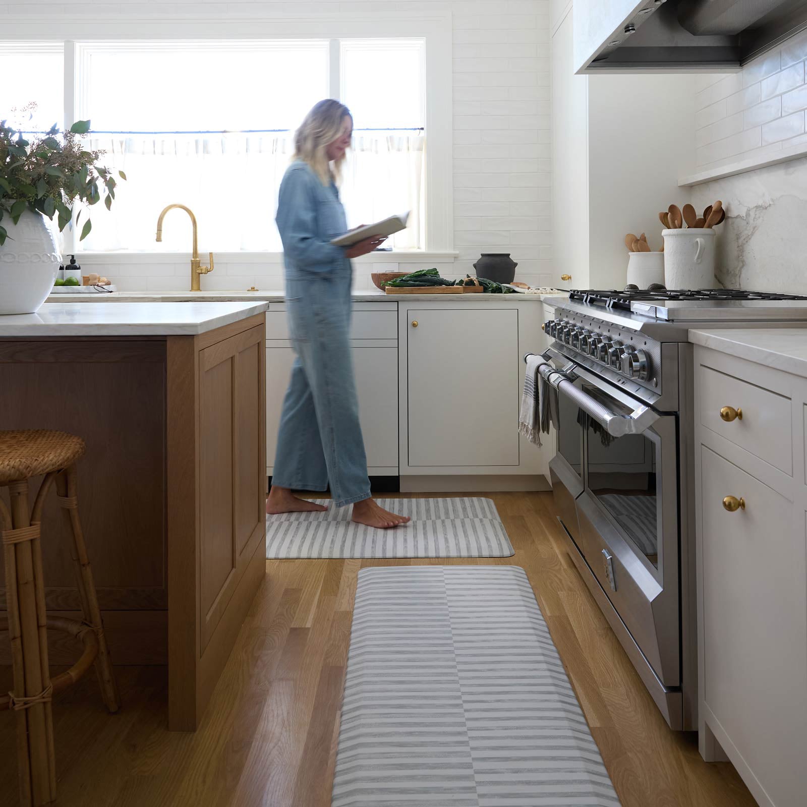 Find Your Perfect Size
For Everywhere You Stand
Find your perfect fit (and feel). Our anti-fatigue standing mats are available in multiple sizes to fit any space, from the kitchen, the laundry room, the workspace and everywhere in between.