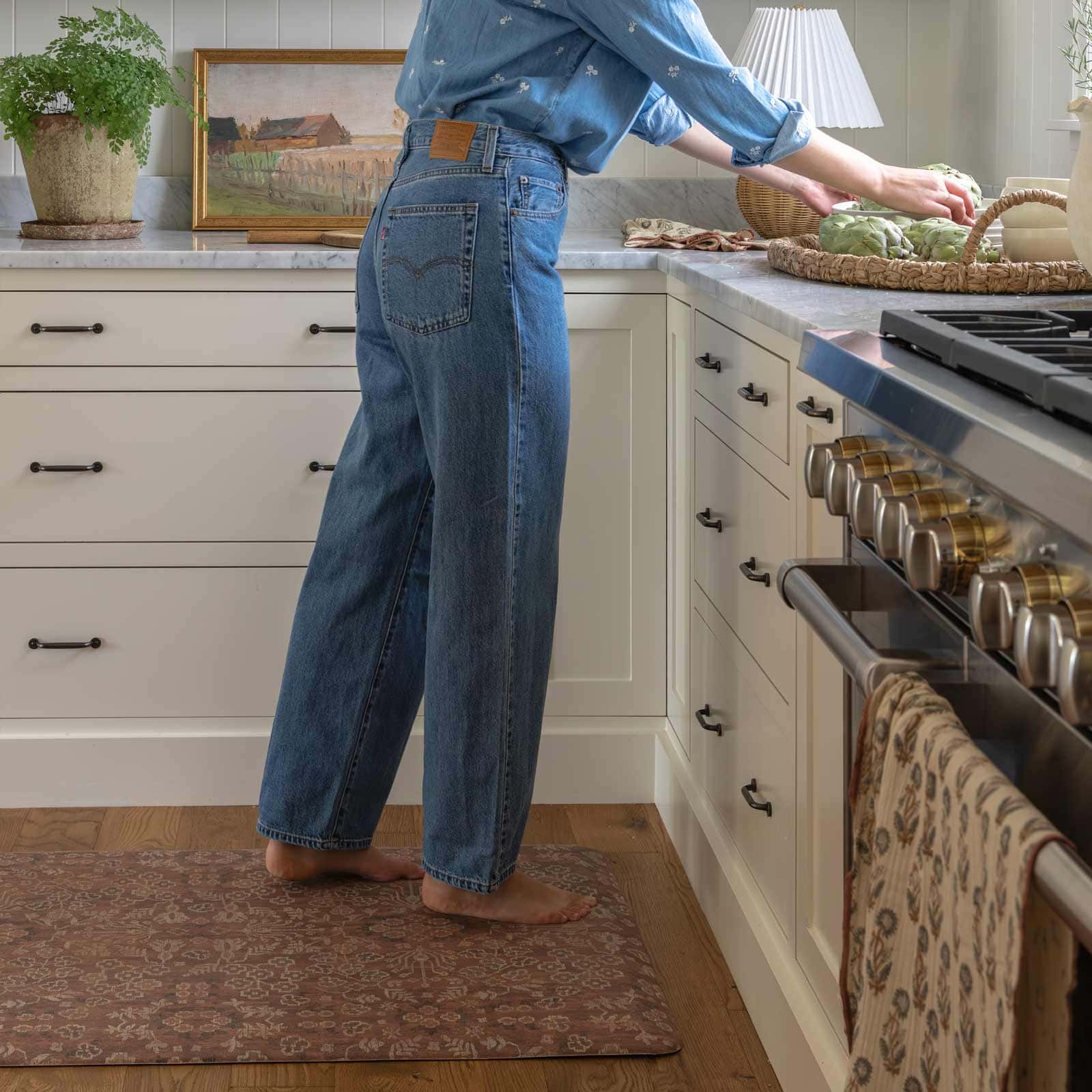 Anti-Fatigue Bounce Back Foam
Like A Rug, But Better.
Experience our trademark cloudlike feel with the Nama Standing Mat. The super plush bounce-back foam reduces the stress put on your feet, knees and back from standing on hard surfaces. Each mat provides comfort when standing for long periods of time, so you can focus on the task at hand and leave the comfort to us.