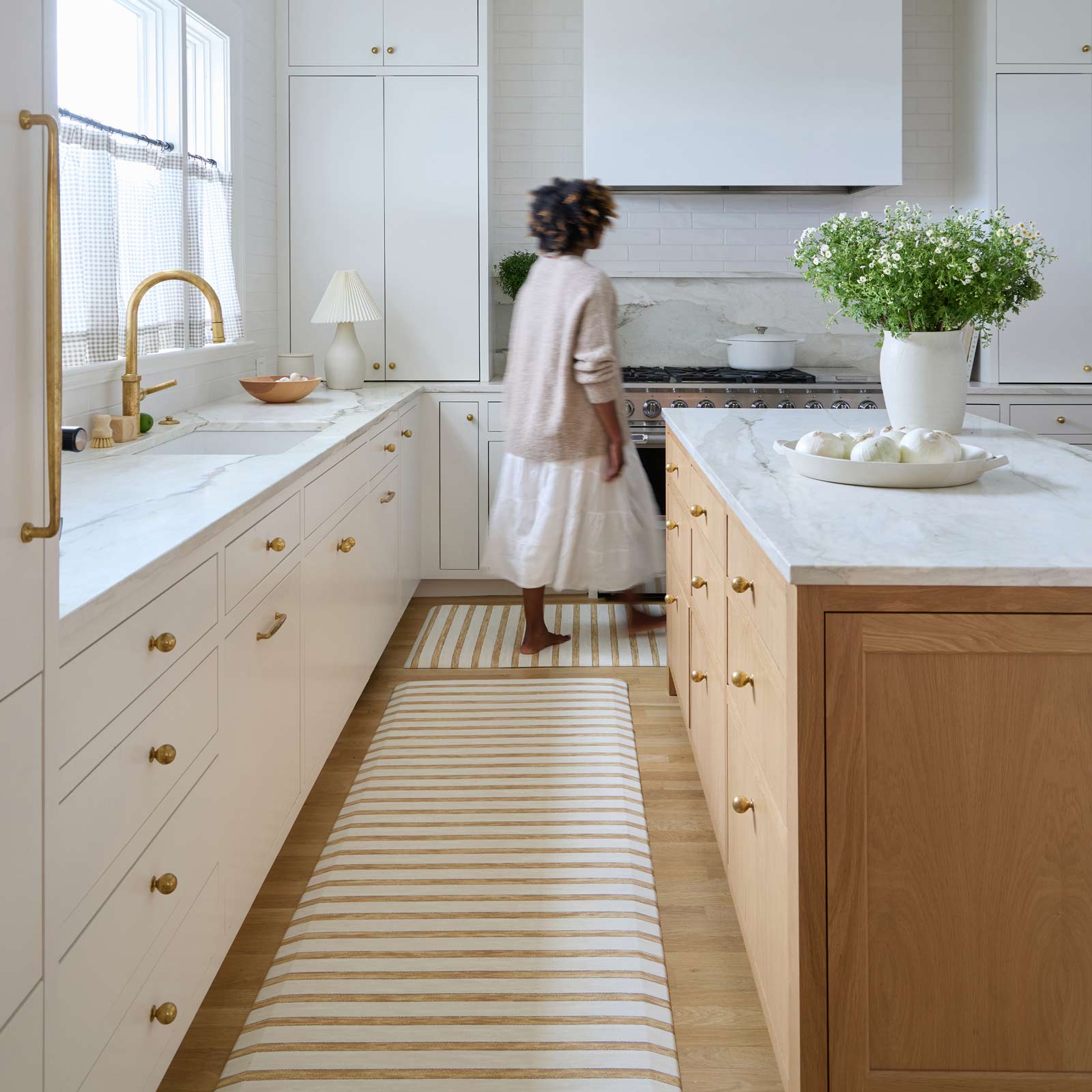 Find Your Perfect Size
For Everywhere You Stand
Find your perfect fit (and feel). Our anti-fatigue standing mats are available in multiple sizes to fit any space, from the kitchen, the laundry room, the workspace and everywhere in between.