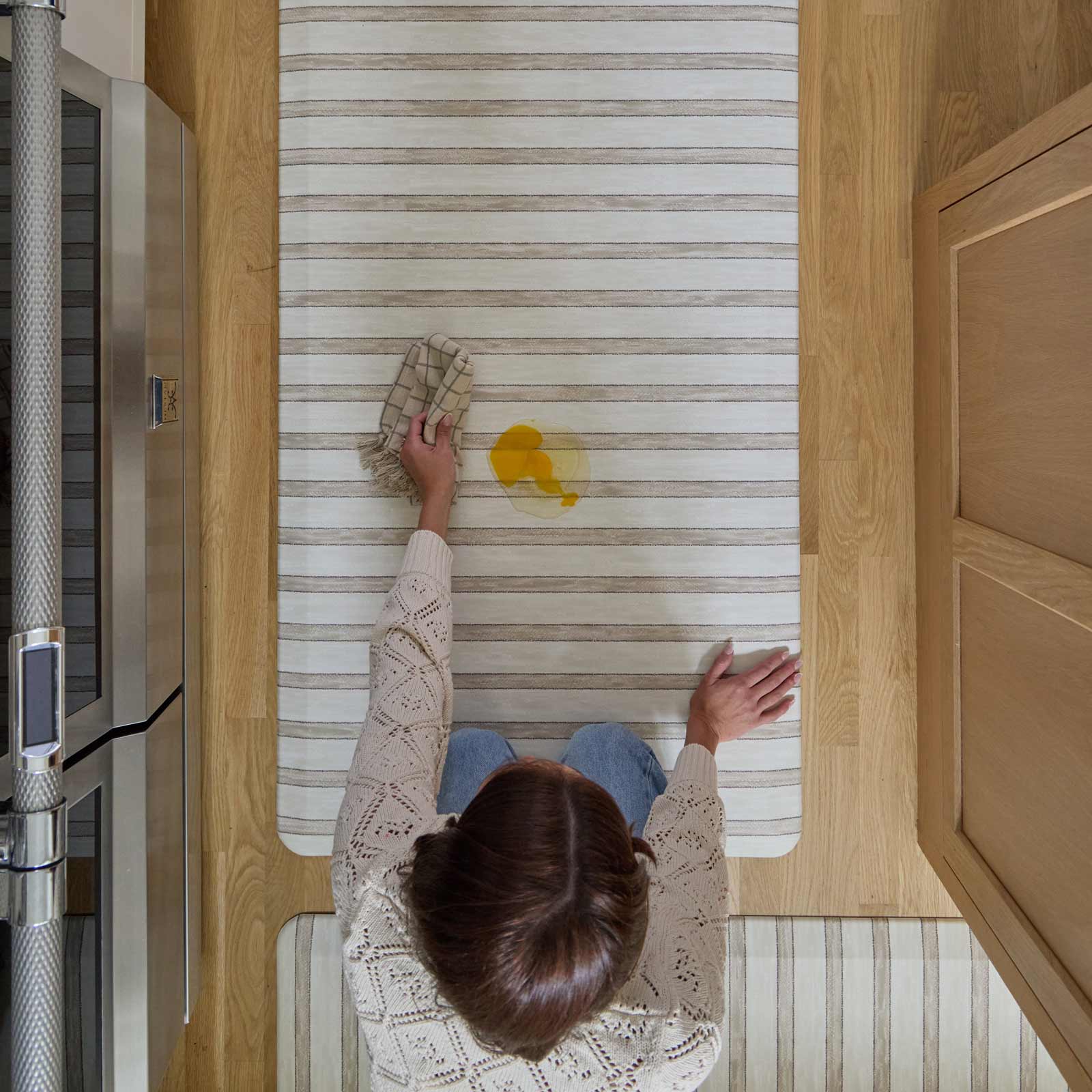 Easy Wipe Clean Surface
Spill Proof
Unlike fabric alternatives, there’s no need to launder these mats. Instead, wipe clean with your favorite all purpose cleaner or mild dish soap and dry with a cloth.