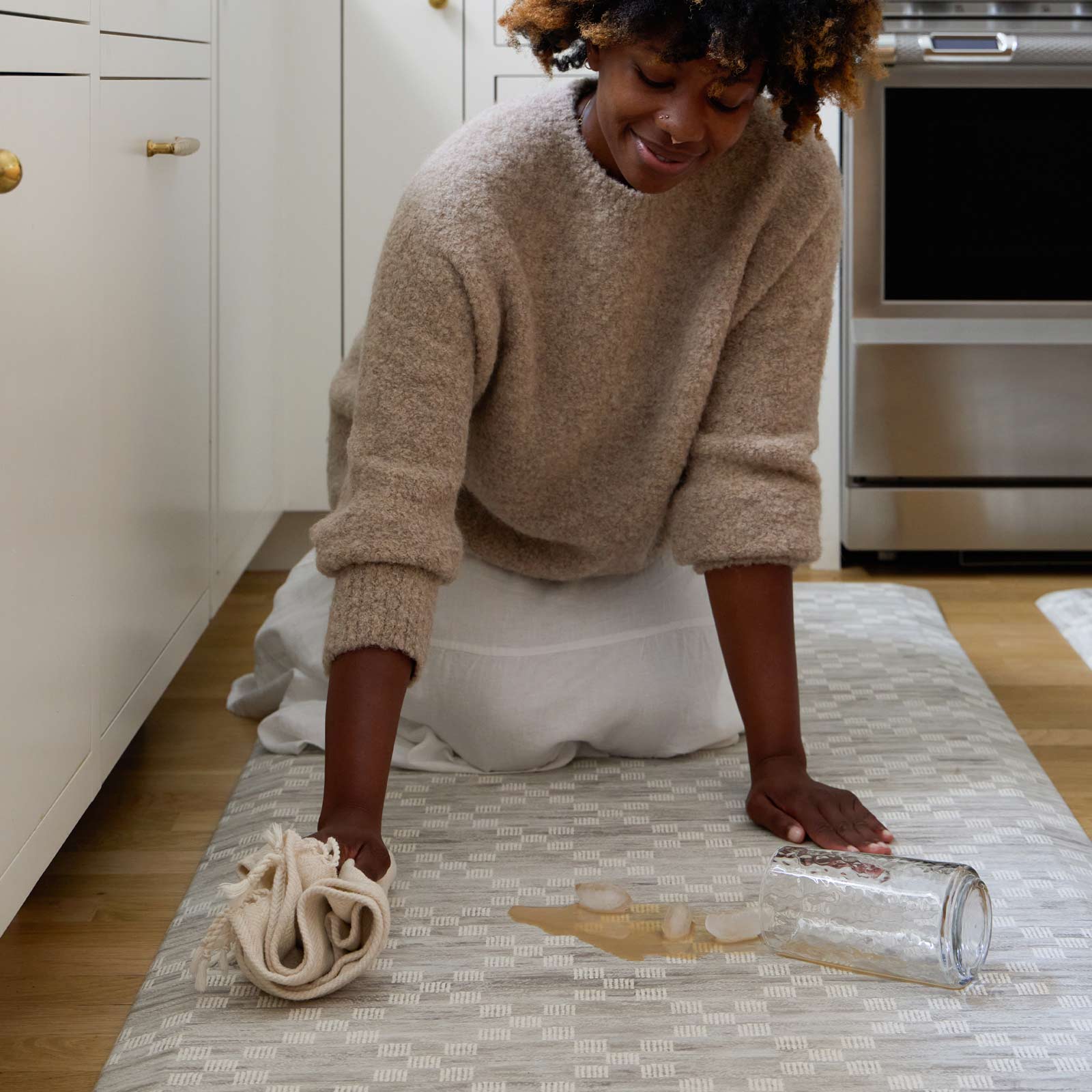 Easy Wipe Clean Surface
Spill Proof
Unlike fabric alternatives, there’s no need to launder these mats. Instead, wipe clean with your favorite all purpose cleaner or mild dish soap and dry with a cloth.