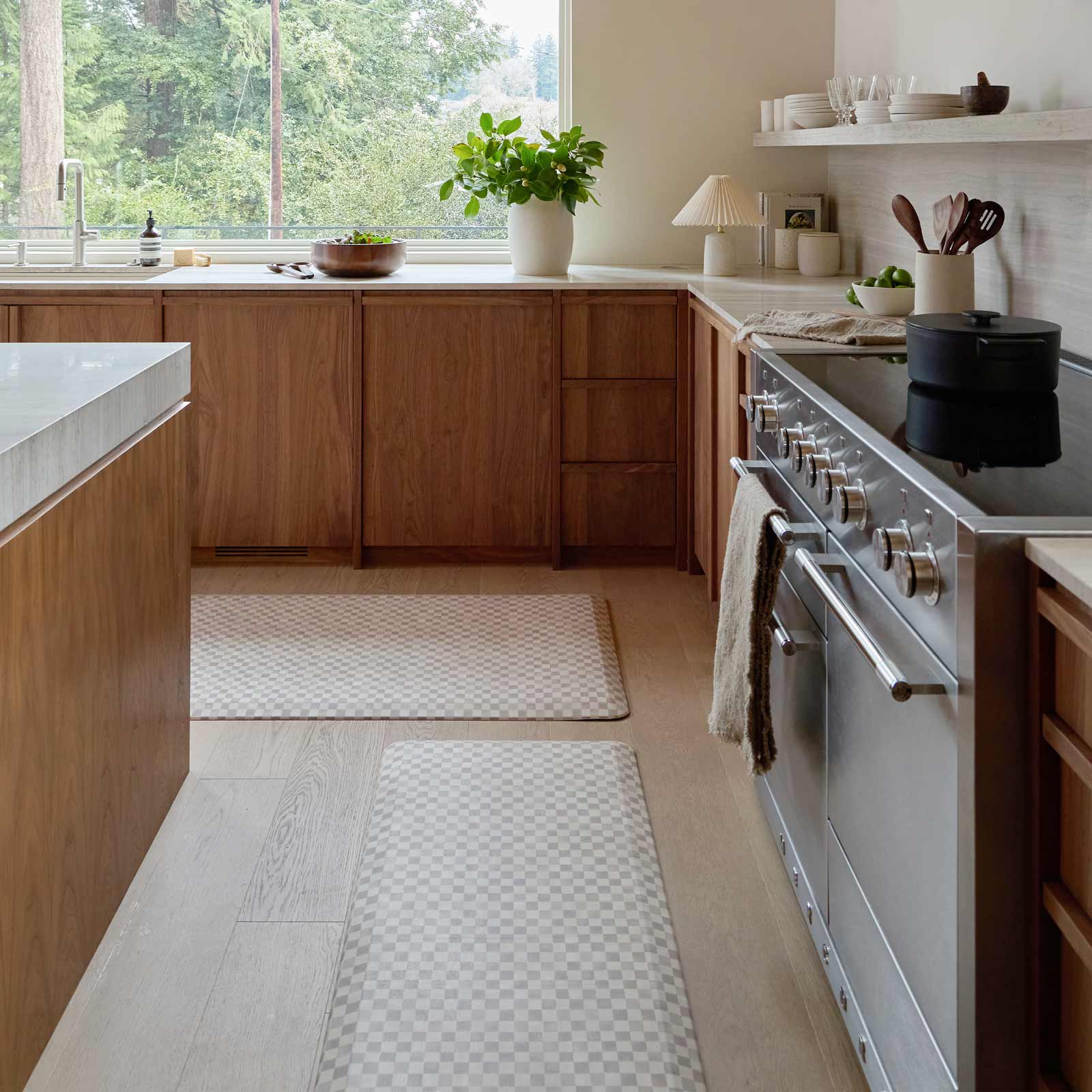 Find Your Perfect Size
For Everywhere You Stand
Find your perfect fit (and feel). Our anti-fatigue standing mats are available in multiple sizes to fit any space, from the kitchen, the laundry room, the workspace and everywhere in between.