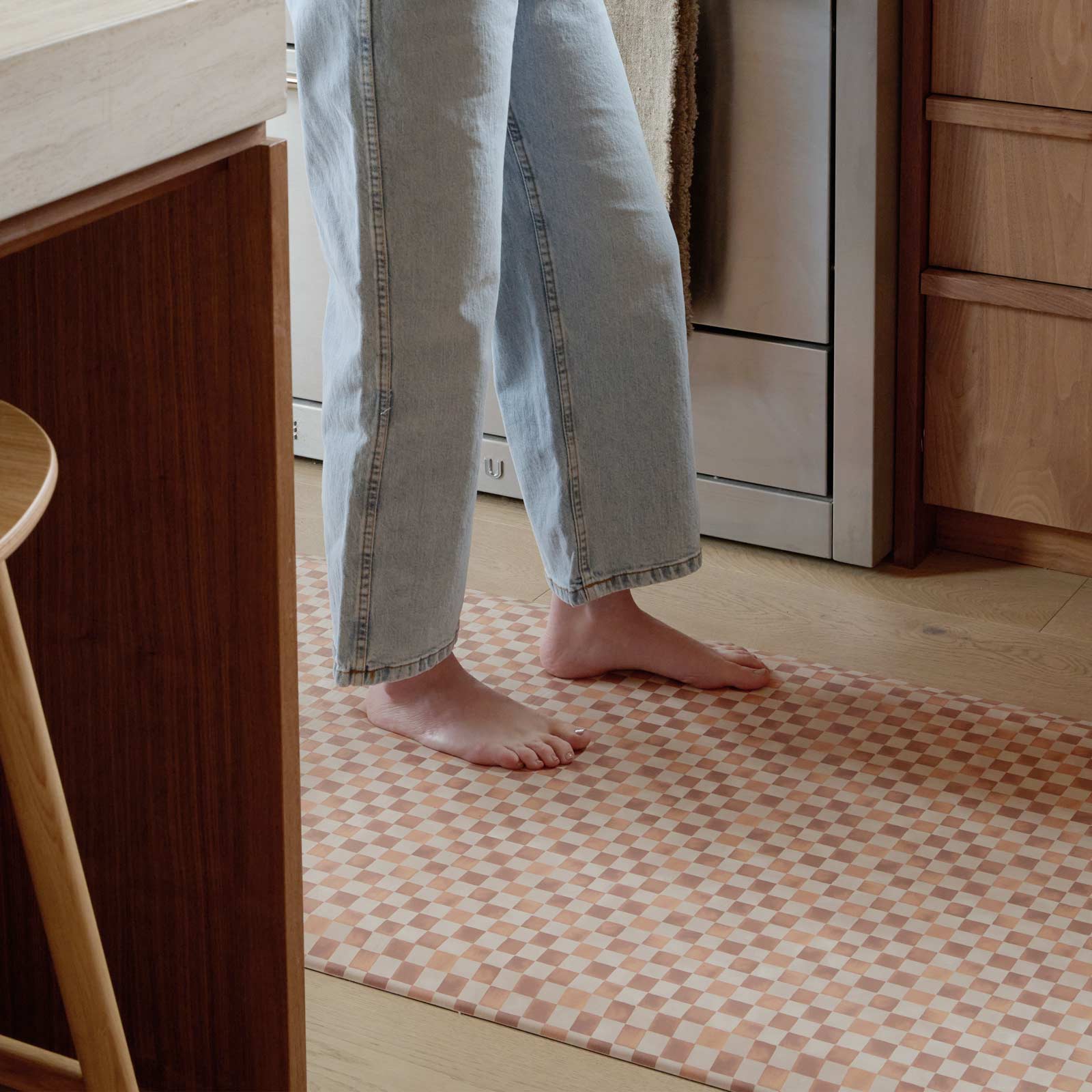 Anti-Fatigue Bounce Back Foam
Like A Rug, But Better.
Experience our trademark cloudlike feel with the Nama Standing Mat. The super plush bounce-back foam reduces the stress put on your feet, knees and back from standing on hard surfaces. Each mat provides comfort when standing for long periods of time, so you can focus on the task at hand and leave the comfort to us.