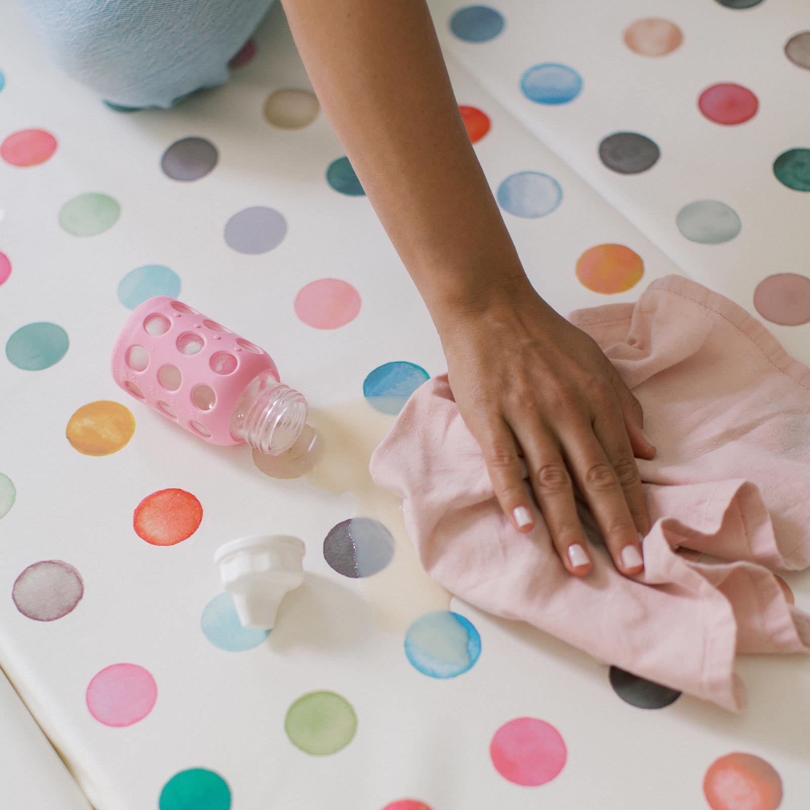 Easy Wipe Clean Surface
Spill Proof, Stress Proof
Unlike fabric alternatives, zero laundering is required. If you spill, simply wipe it clean with mild soap and water and dry with a towel or cloth. Visit our FAQ to learn more about how to care for your mat.