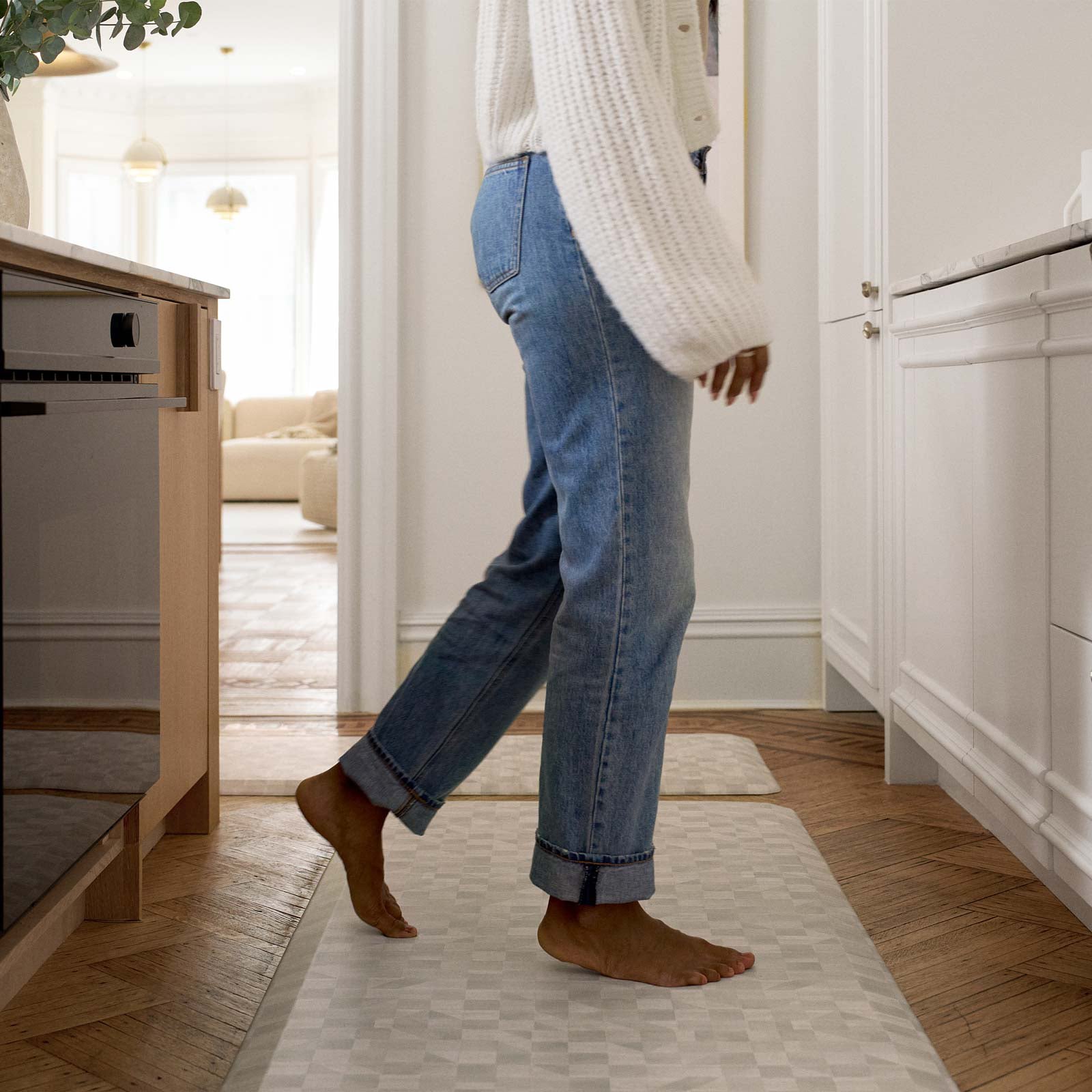 Anti-Fatigue Bounce Back Foam
Like A Rug, But Better.
Experience our trademark cloudlike feel with the Nama Standing Mat. The super plush bounce-back foam reduces the stress put on your feet, knees and back from standing on hard surfaces. Each mat provides comfort when standing for long periods of time, so you can focus on the task at hand and leave the comfort to us.
