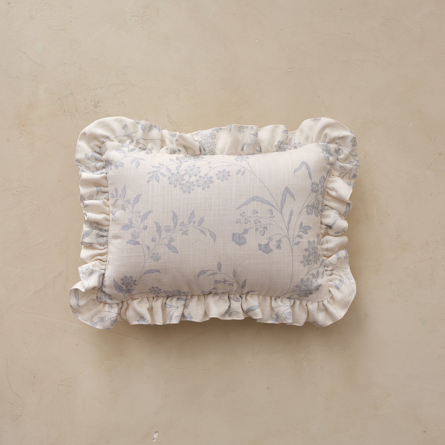 Medium Ruffle Pillow | Kit