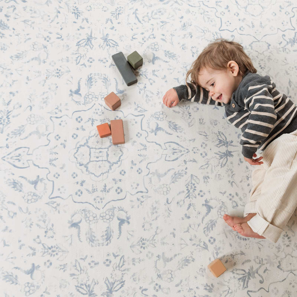 Delft Blue Floral Play Mat | Emile - Little Nomad | House of Noa Delft Blue Floral Play Mat | Emile - Little Nomad | House of Noa
