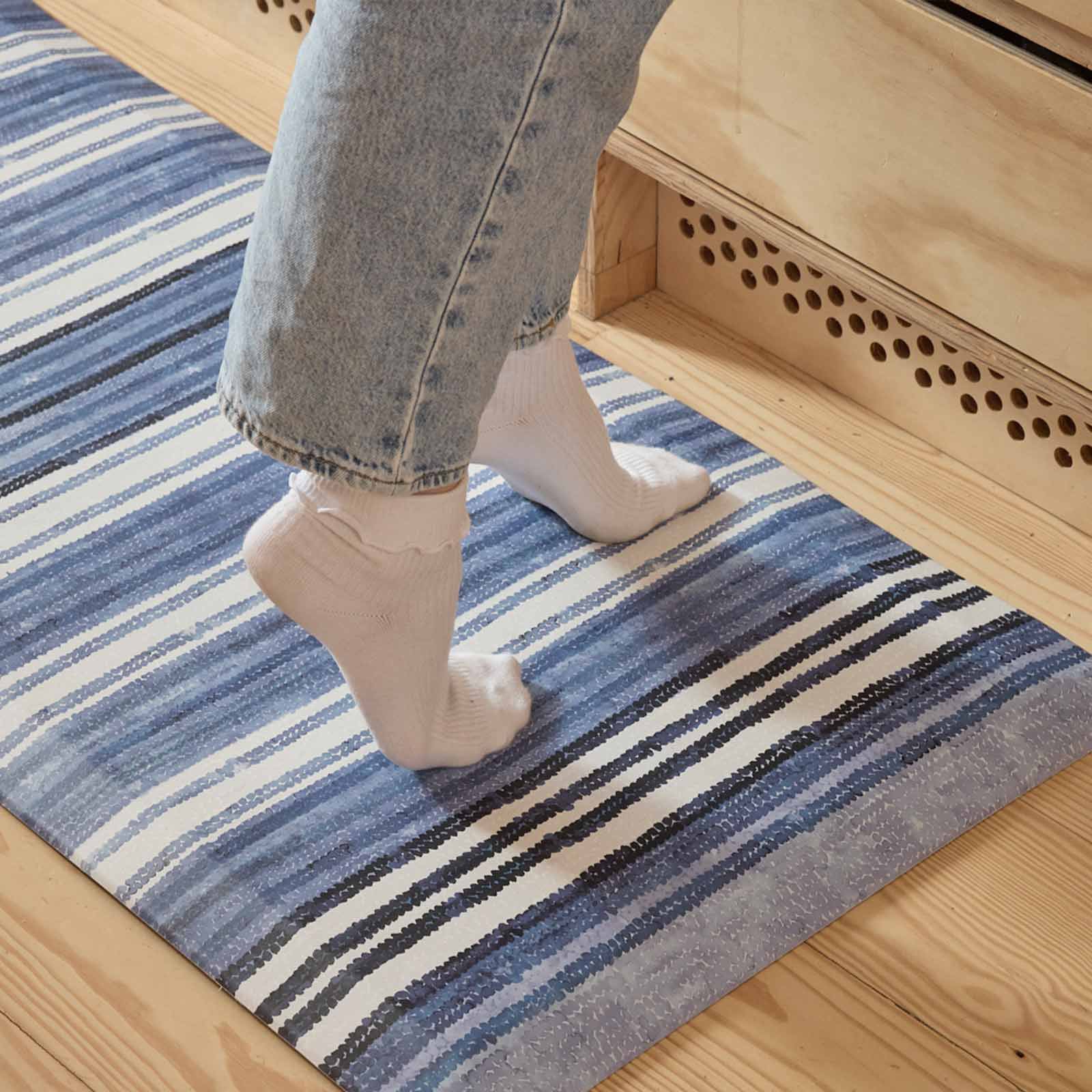 
Anti-Fatigue Bounce Back Foam
Like A Rug, But Better.
Experience our trademark cloudlike feel with the Nama Standing Mat. The super plush bounce-back foam reduces the stress put on your feet, knees and back from standing on hard surfaces. Each mat provides comfort when standing for long periods of time, so you can focus on the task at hand and leave the comfort to us.
