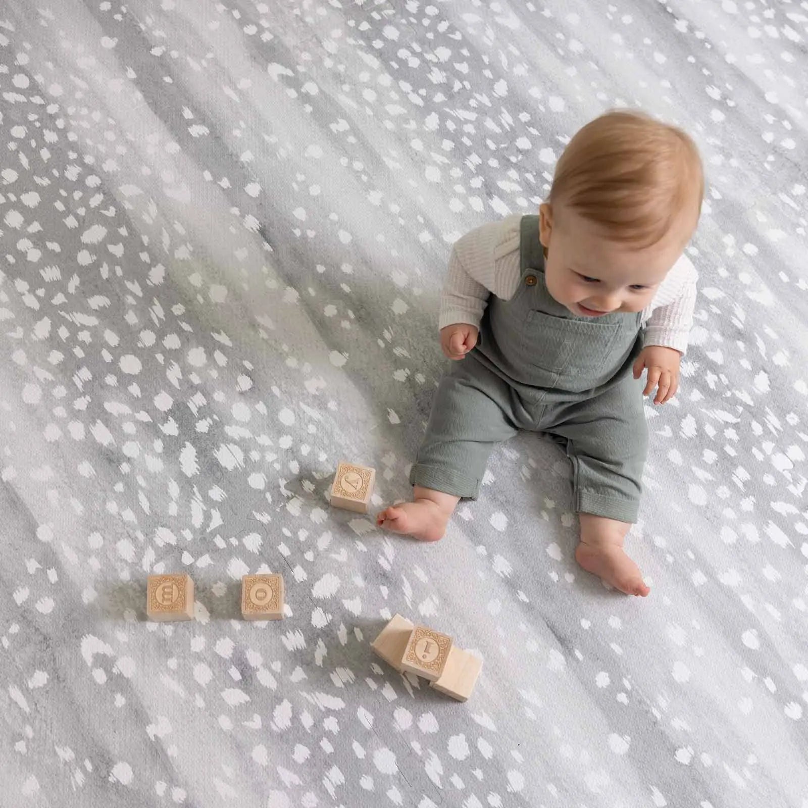 Magic happens when you set up your House of Noa Play Mat! Shop one of our  fave neutrals, “Pebble” now! 🎥 @_kaitlynbrown #houseofnoa…