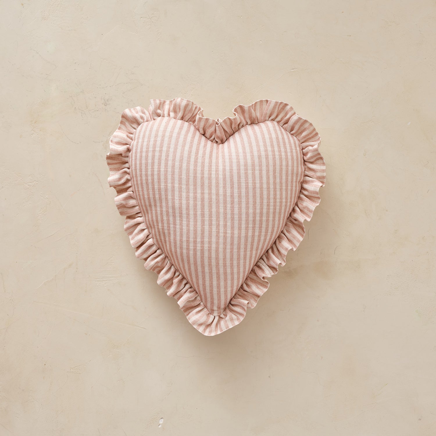 Heart Ruffle Pillow | Finley – House of Noa