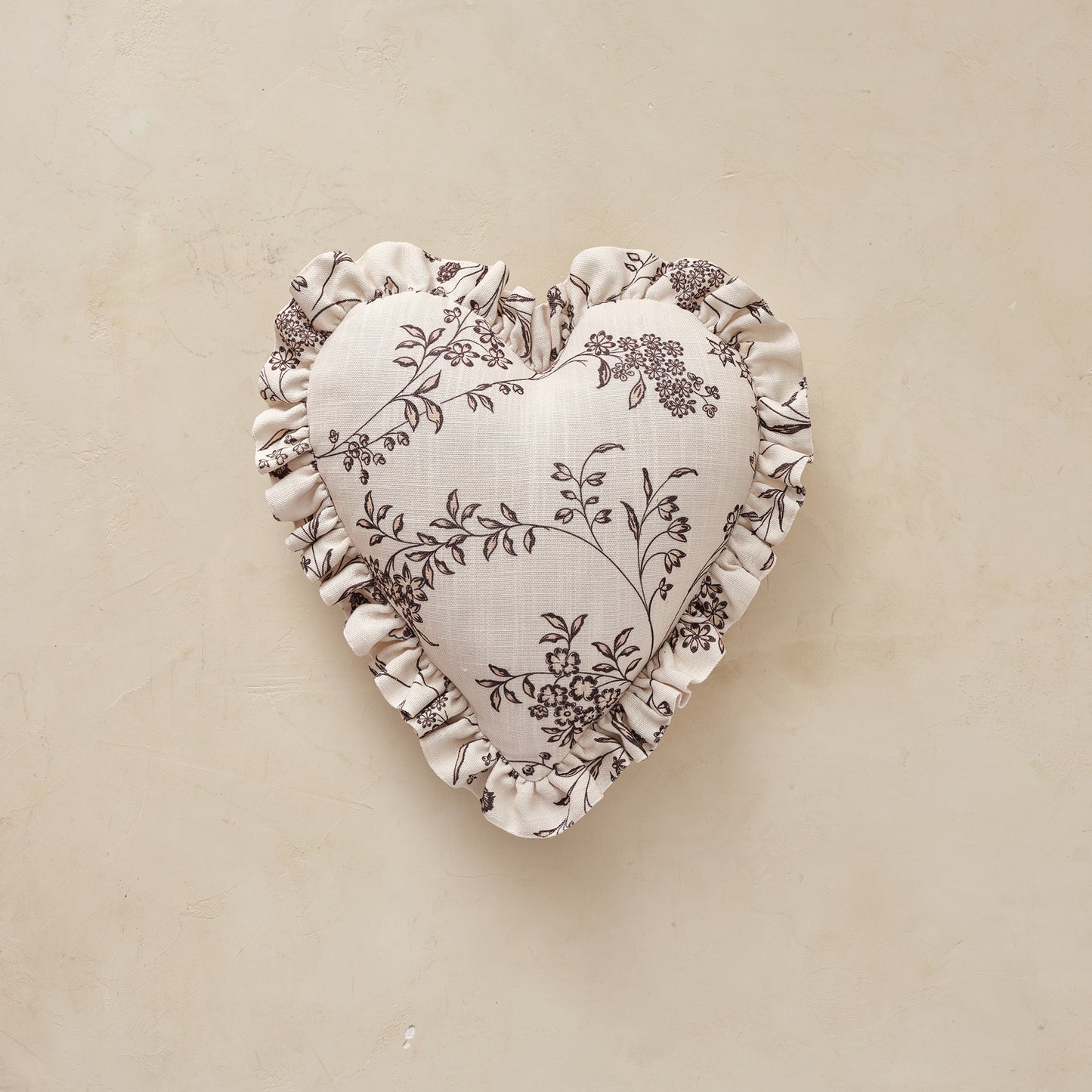 Heart Ruffle Pillow | Kit